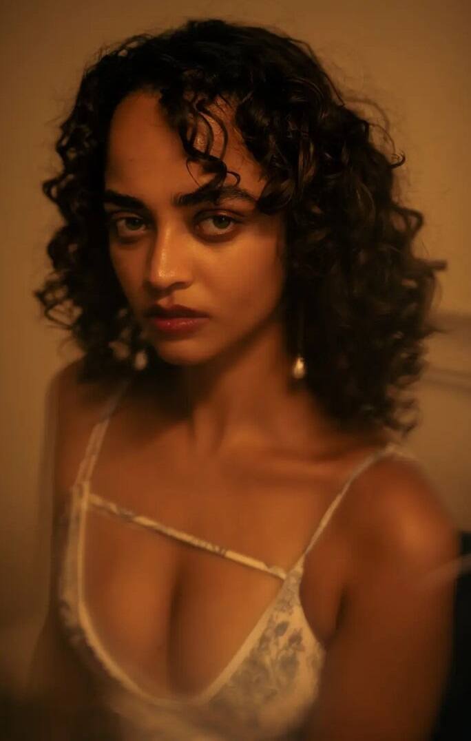 सुहानी ही व्यक्तीरेखा साकारणारी अभिनेत्री अंजली शिवरामन ही अभिनेत्री ऐश्वर्या राय सारखी दिसत असल्याने वेबसीरिजची चर्चा आहे.