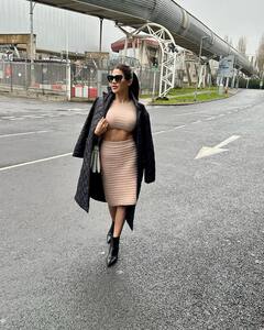 Nikki Tamboli Pics: લંડન અને નેધરલેન્ડના રસ્તાઓ પર મસ્તી કરતી જોવા મળી નિક્કી તંબોલી