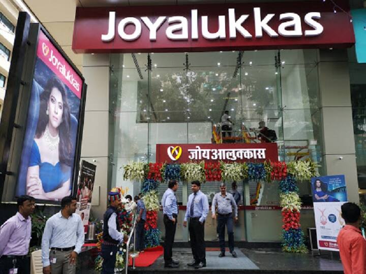 ED attaches over 300 crore worth assets of Joyalukkas after Jeweller company withdraws IPO Joyalukkas ED Raid: पहले टालना पड़ा आईपीओ, अब ईडी ने अटैच की 305 करोड़ की संपत्तियां
