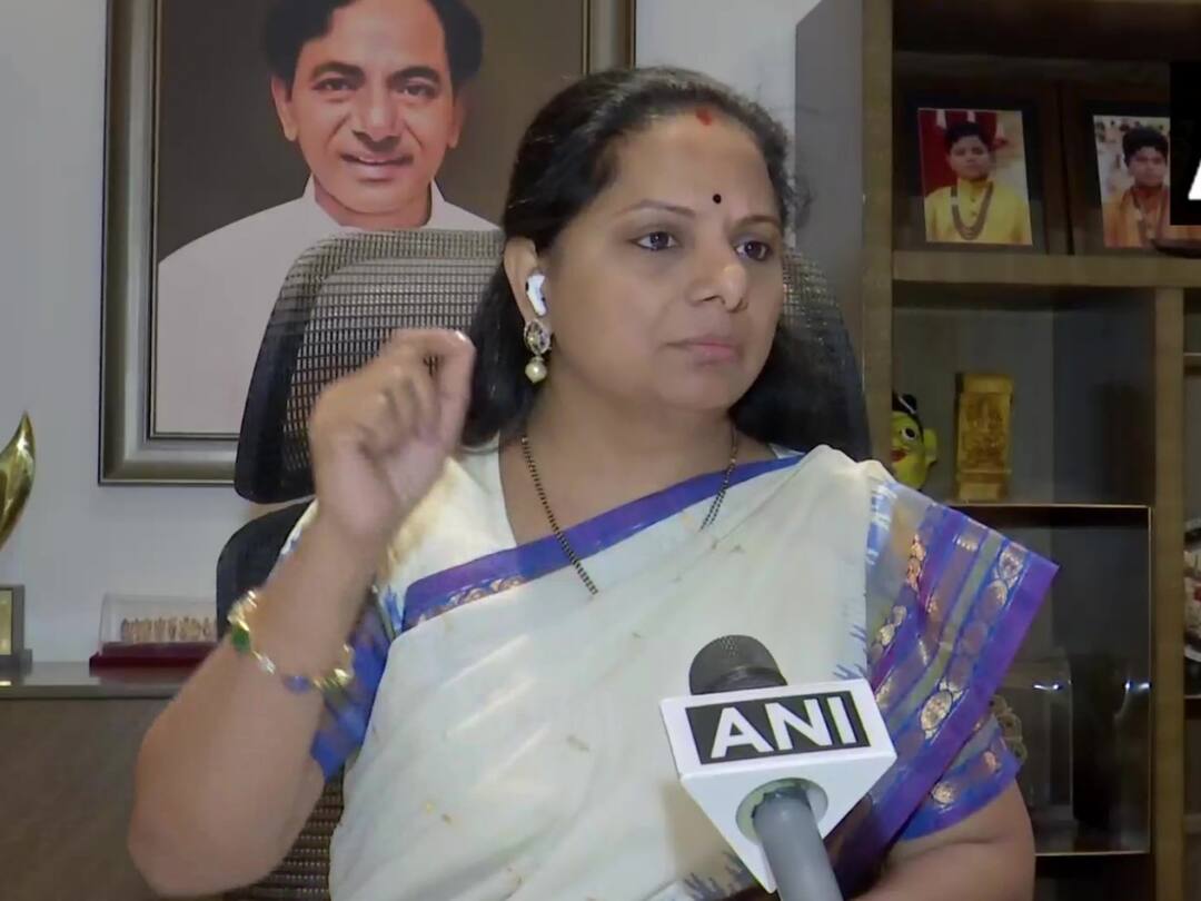 Hyderabad BRS Mlc Kavitha criticizes Central government on Adani row LIC investments DNN Mlc Kavitha : ప్రజల పైసలతో కేంద్రం ఆటలు, ఎల్ఐసీ పెట్టుబడులు ఆవిరవుతున్నా మోదీ మౌనం- ఎమ్మెల్సీ కవిత
