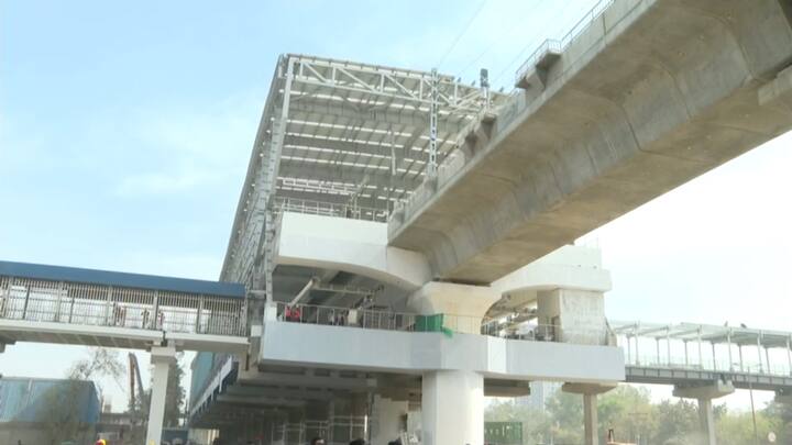 यानी अब दिल्ली से मेरठ के सफर अब बदलने वाला है उसकी पहले चरण की शुरुआत गाज़ियाबाद से दुहाई के बीच 17 किलोमीटर की यात्रा होने जा रही है. यानी अब आप सड़क नहीं बल्कि मिनी बुलेट ट्रेन में सफ़र करने वाले हैं.