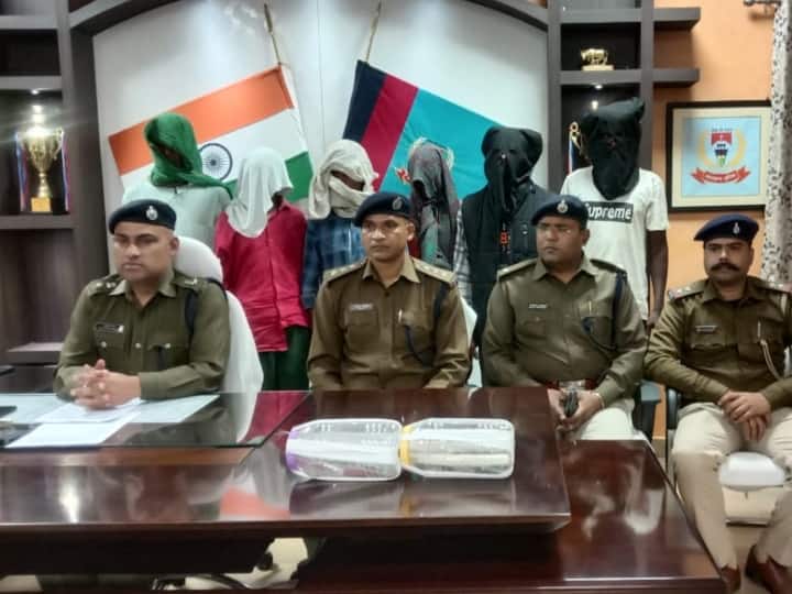Chaibasa Six Notorious Naxalites Arrested Naxalite Attack A Day Before ANN Jharkhand Naxals: 1 दिन पहले हुए नक्सली हमले के बाद चाईबासा पुलिस को मिली बड़ी कामयाबी, 6 कुख्यात नक्सली हुए गिरफ्तार