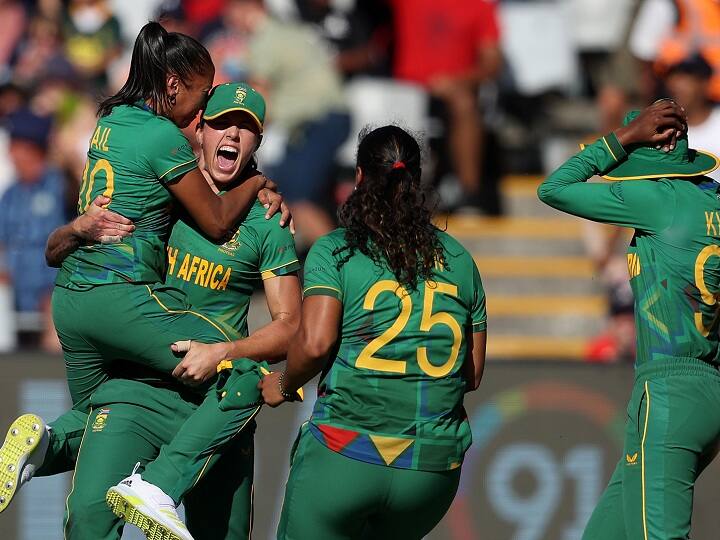 Womens T20 World Cup 2023 South Africa Players and Fans celebration after reaching in Final Watch: जब पहली बार वर्ल्ड कप फाइनल में पहुंची दक्षिण अफ्रीकी टीम, देखने लायक था खिलाड़ियों से लेकर दर्शकों का उत्साह