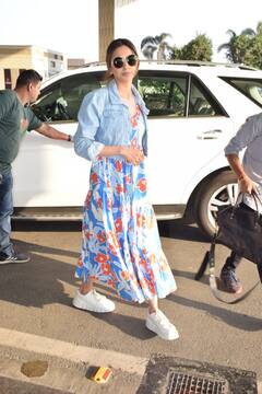 మోడ్రన్ డ్రస్‌లో మెరిసిపోతూ కనిపించిన రకుల్ - కెమెరాలకు పనిచెప్పిన ఫొటోగ్రాఫర్లు!