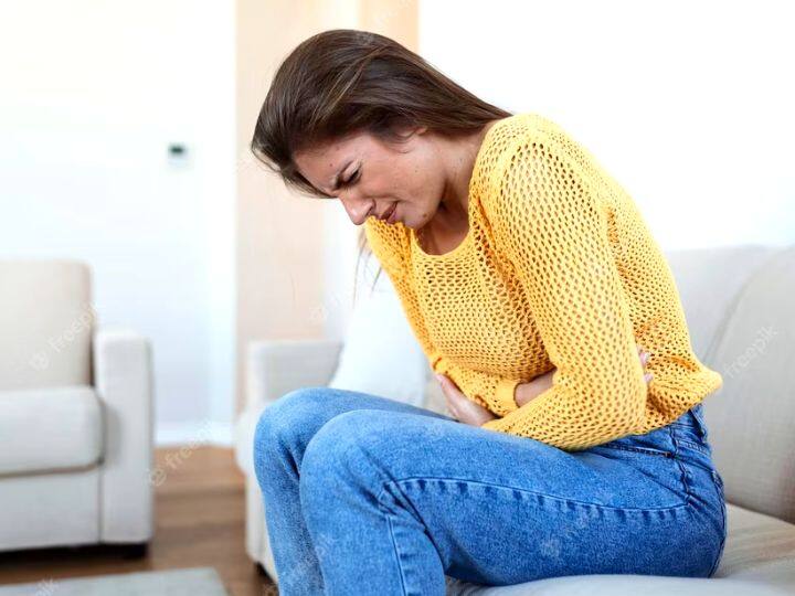 Menstrual Cramps How To Get Rid Of Painful Periods Pain Know 4 Home Remedies Periods Pain: पीरियड्स के असहनीय दर्द को क्यों झेलना? जब घर में ही मौजूद हैं राहत पाने के ये 4 उपाय