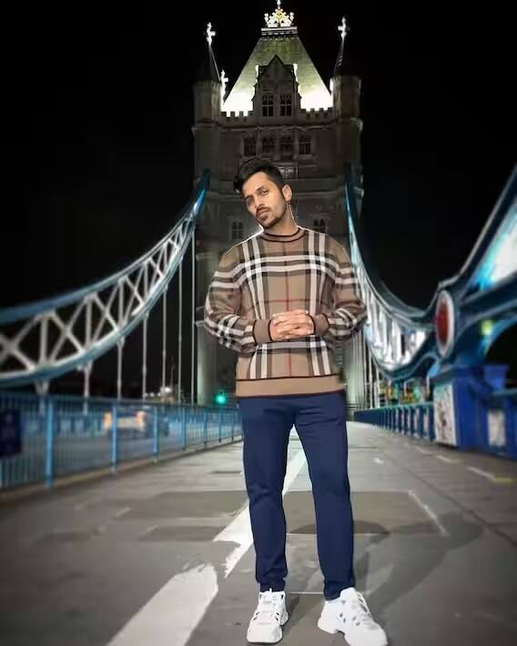 શાર્દૂલ ઠાકુર અને મિતાલી પારુલકર સારા મિત્રો છે, અને બન્નેએ નવેમ્બર 2021માં સગાઇ કરી હતી, પોતાની સગાઇમાં શાર્દૂલ ઠાકુરે જબરદસ્ત ડાન્સ પણ કર્યો હતો. જેનો વીડિયો સોશ્યલ મીડિયા પર ખુબ વાયરલ પણ થયો હતો. (તસવીરો સૉર્સ - ઇન્સ્ટાગ્રામ)