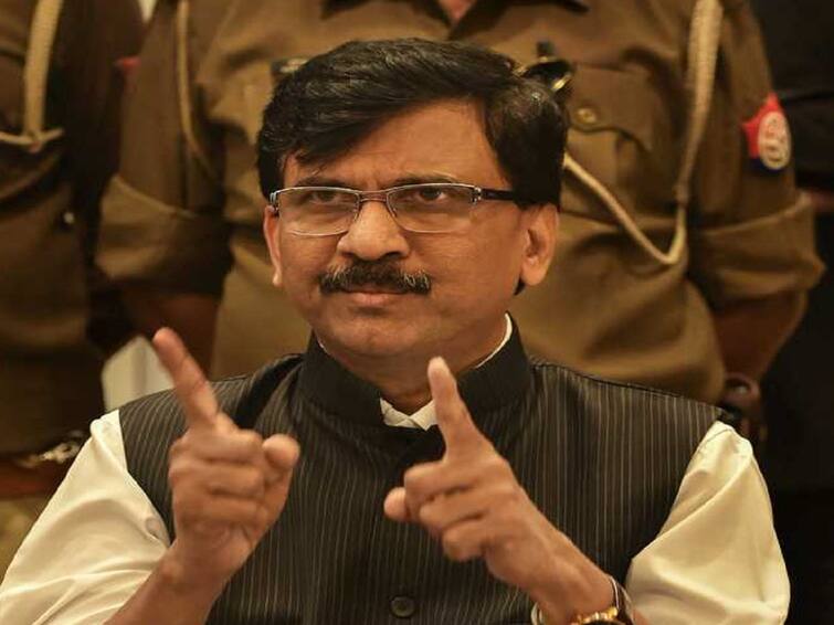 Maharashtra Politicis Shivsena MP Sanjay Raut Criticism on Deputy Chief Minister Devendra Fadnavis Sanjay Raut: सत्तांतरावेळी उद्धव ठाकरे फडणवीसांशी बोलले असतील, मात्र फडणवीसांना सनसनाटी निर्माण करायची सवय : संजय राऊत   