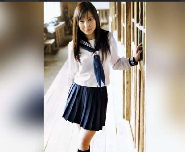 Why Japanese School Girls Have Short Skirts​​: ਸਕੂਲ ਭਾਵੇਂ ਭਾਰਤੀ ਹੋਵੇ ਜਾਂ ਵਿਦੇਸ਼ੀ, ਉਨ੍ਹਾਂ ਦੇ ਨਿਯਮ ਬਹੁਤ ਸਖ਼ਤ ਹਨ। ਇਸ ਦੇ ਬਾਵਜੂਦ ਕਿਹਾ ਜਾਂਦੈ ਕਿ ਜਾਪਾਨ ਵਿੱਚ ਸਕੂਲੀ ਕੁੜੀਆਂ ਜਮਾਤ ਦੇ ਹਿਸਾਬ ਨਾਲ ਸਕਰਟ ਪਾਉਂਦੀਆਂ ਹਨ। ਆਓ ਜਾਣਦੇ ਹਾਂ ਕਿ ਜਾਪਾਨੀ ਸਕੂਲ ਦੀਆਂ ਕੁੜੀਆਂ ਦੀ ਸਕਰਟ ਦੀਆਂ ਕਹਾਣੀਆਂ ਇੰਟਰਨੈੱਟ ਦੀ ਦੁਨੀਆ 'ਚ ਸੁਰਖੀਆਂ 'ਚ ਕਿਉਂ ਰਹਿੰਦੀਆਂ ਹਨ।