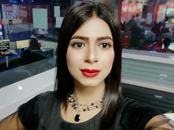 Marvia Malik Transgender Tv Anchor: पाकिस्तान की पहली ट्रांसजेंडर टीवी न्यूज एंकर मारविया मलिक पर लाहौर में गुरूवार (23 फरवरी) को रात में अंधाधुंध फायरिंग की गई, लेकिन वो हमले से बाल-बाल बच गई.