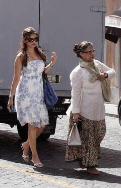 Aishwarya Rai Viral Photos: स्कर्ट में सास जया बच्चन, तो मॉडर्न ड्रेस में बहू ऐश्वर्या की फोटोज वायरल, विदेश में ऐसे छुट्टियां बनाता है बच्चन परिवार