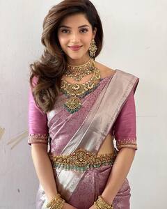 Mehreen Pirzada Photos: చీరలో మెరిసిపోతున్న హనీ