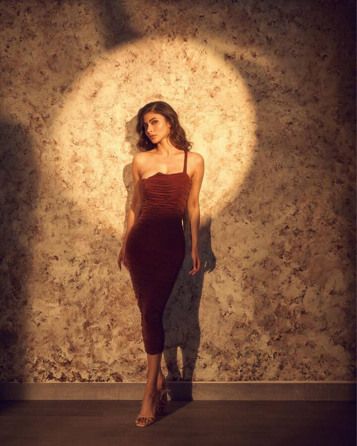 మౌనిరాయ్ (Image credit: MouniRoy/Instagram)