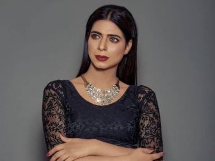 टीवी न्यूज एंकर कुछ समय के लिए सुरक्षा कारणों की वजह से लाहौर से बाहर चली गई थीं.