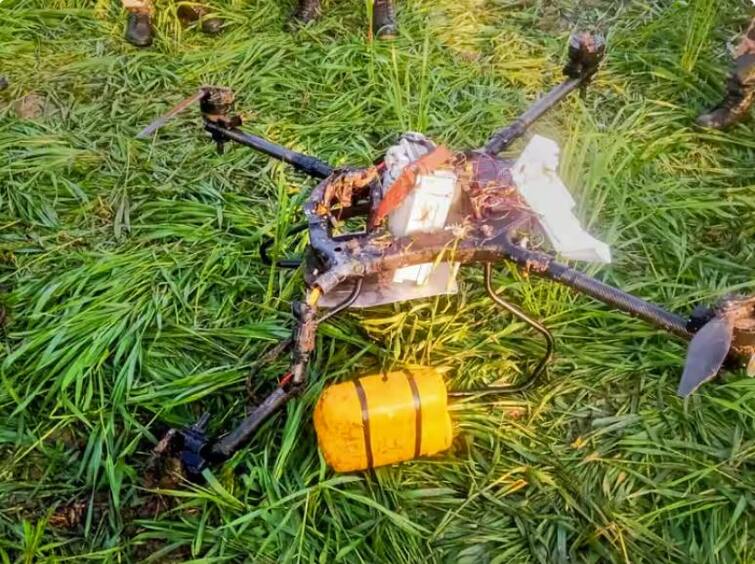 suspicious pakistani drone seen near india pak border in taran taran district Drone Recovered In Punjab: ਤਰਨਤਾਰਨ ਵਿੱਚ ਮੁੜ ਦਿਸਿਆ ਪਾਕਿਸਤਾਨੀ ਡਰੋਨ, ਬੀਐਸਐਫ਼ ਜਵਾਨਾਂ ਨੇ ਕੀਤੀ ਗੋਲ਼ੀਬਾਰੀ