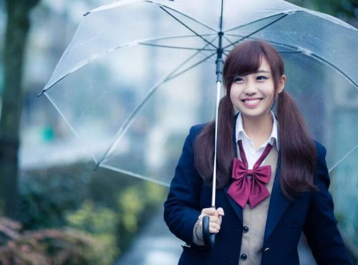 ਹਾਲਾਂਕਿ, ਛੋਟੀਆਂ ਸਕਰਟਾਂ ਬਾਰੇ ਕੋਈ ਨਿਯਮ ਨਹੀਂ ਹੈ ਤੇ ਸਕੂਲੀ ਕੁੜੀਆਂ ਆਪਣੀ ਮਰਜ਼ੀ ਨਾਲ ਅਜਿਹਾ ਕਰਦੀਆਂ ਹਨ। ਇੱਥੇ ਕੋਈ ਜਮਾਤੀ ਨਿਯਮ ਨਹੀਂ ਹੈ। ਇਸ ਦੇ ਨਾਲ ਹੀ ਕਈ ਸਕੂਲਾਂ ਨੇ ਗੋਡਿਆਂ ਦੀ ਲੰਬਾਈ ਵਾਲੀ ਸਕਰਟ ਰੱਖਣ ਦੀ ਐਡਵਾਈਜ਼ਰੀ ਵੀ ਜਾਰੀ ਕੀਤੀ ਹੈ ਪਰ ਕਿਹਾ ਜਾ ਰਿਹਾ ਹੈ ਕਿ ਵਿਦਿਆਰਥੀ ਇਨ੍ਹਾਂ ਨੂੰ ਉੱਪਰ ਤੋਂ ਫੋਲਡ ਕਰਨ ਅਤੇ ਸਕਰਟ ਦੀ ਉਚਾਈ ਘੱਟ ਕਰਨ।