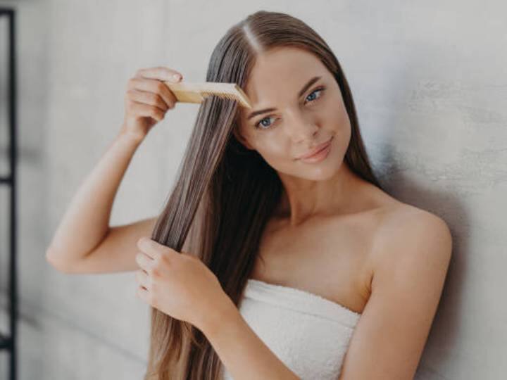 If you love hair then always clean the comb too definitely follow these tips बालों से है प्यार तो कंघी को भी करें हमेशा साफ, इन टिप्स को जरूर करें फॉलो