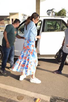 మోడ్రన్ డ్రస్‌లో మెరిసిపోతూ కనిపించిన రకుల్ - కెమెరాలకు పనిచెప్పిన ఫొటోగ్రాఫర్లు!