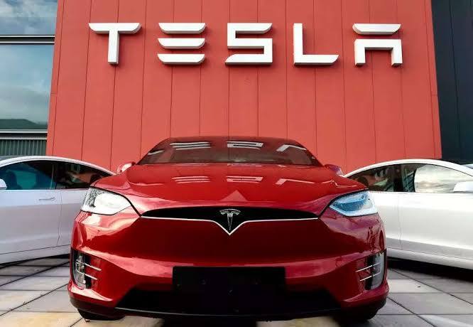 Tesla - एलन मस्क ने प्रसिद्ध आविष्कारक और इलेक्ट्रिकल इंजीनियर निकोला टेस्ला के सम्मान में