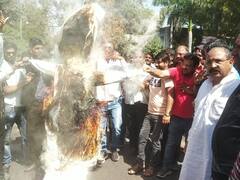 कोटा में पेपर लीक के खिलाफ पूर्व विधायक ने किया प्रदर्शन, प्रदर्शनकारियों ने CM गहलोत का जलाया पुतला