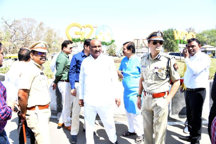 पाहणी दौऱ्याची सुरवात सकाळी 10 वाजता विमानतळापासून झाली.