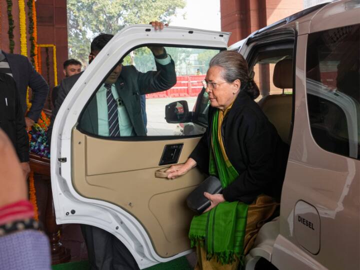 UP Politics: सोनिया गांधी ने राजनीति से संन्यास लिया तो 2024 में रायबरेली से कौन लड़ेगा चुनाव? If Sonia Gandhi retires from politics then who will contest from Raebareli in 2024 UP Politics: सोनिया गांधी ने राजनीति से संन्यास लिया तो 2024 में रायबरेली से कौन लड़ेगा चुनाव?