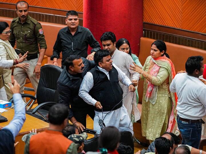 अब दिल्ली की मेयर शैली ओबेरॉय ने घोषणा की है कि एमसीडी के स्थाई समिति के सदस्यों का चुनाव 27 फरवरी कराया जाएगा.