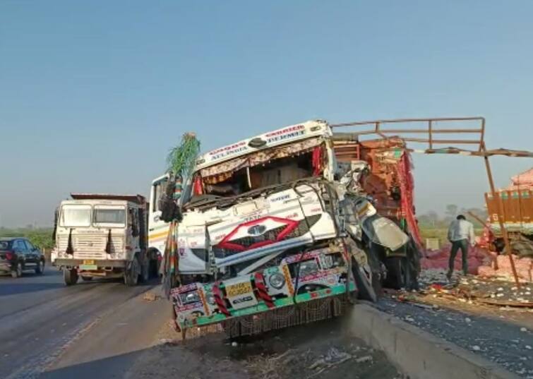 One person died on the spot in an accident between two trucks on Limbadi-Rajkot highway Accident: લીંબડી-રાજકોટ હાઇવે પર બે ટ્રક વચ્ચે અકસ્માતમાં એક વ્યકિતનું ઘટના સ્થળે જ મોત, ટ્રાફિકજામના દ્રશ્યો સર્જાયા