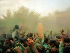 Holi Festival : வண்ணங்களின் பண்டிகையான ஹோலி...சென்னையில் எங்கெல்லாம் கொண்டாடலாம் தெரியுமா?