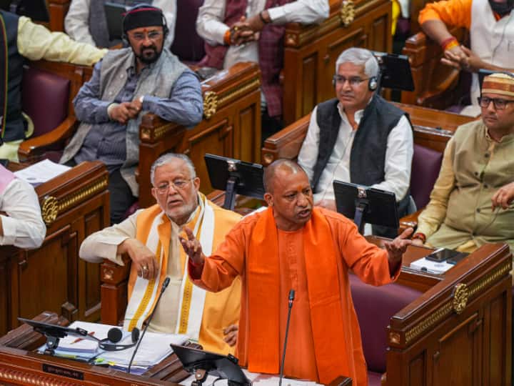 UP Budget 2023: CM Yogi Adityanath fiercely targeted the opponents UP Budget Session: सीएम योगी ने चुन-चुनकर विरोधियों प​र किया वार, 10 प्वाइंट में समझिए विधानसभा का पूरा भाषण