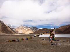 IRCTC Tour: गर्मियों में लेह-लद्दाख घूमने का है सुनहरा मौका, 50 हजार रुपये से भी कम में कई सुविधाएं