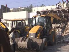 PWD Drive Delhi: आईटीओ के पास अवैध निर्माण पर प्रहार, मंदिर और मस्जिद पर PWD की गिरी गाज