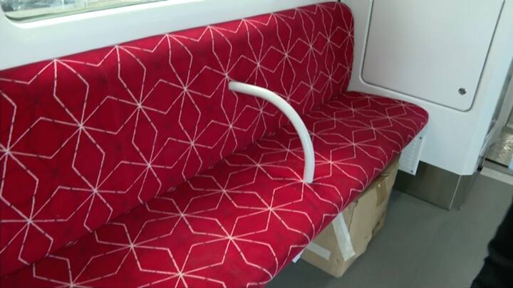 रैपिड रेल में एक कोच महिलाओं के लिए है तो वहीं हर कोच में महिला यात्रियों के लिए 4 सीट आरक्षित की गई हैं.