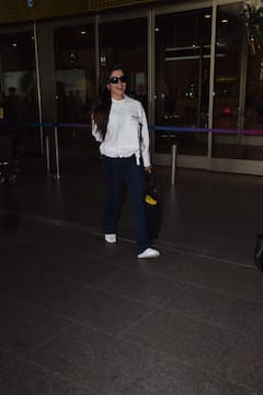 Rashmika: ఎయిర్‌పోర్టులో కనిపించిన రష్మిక - క్యాజువల్ డ్రస్‌లోనూ కిర్రాక్ లుక్!