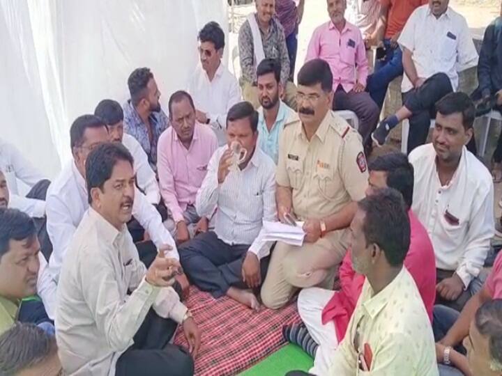 maharashtra  Chhatrapati Sambhajinagar Incidents of theft increased in the village  The villagers went on hunger strike Chhatrapati Sambhajinagar: रोजच्या चोरीच्या घटनांनी गावकरी वैतागले अन् थेट पोलिसांविरोधात उपोषणालाच बसले