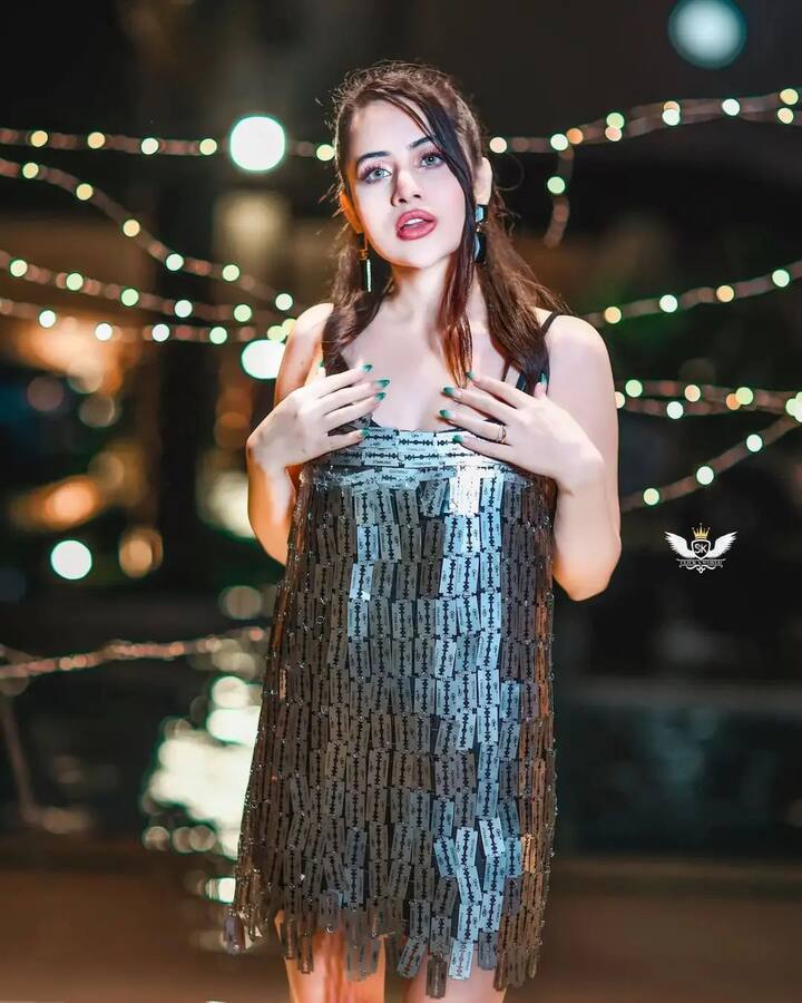 उर्फीने सांगितले की, 15 वर्षाची असताना तिचा फोट अॅडल्ट साइटवर अपलोड झाला होता. लोक तिला यावरून नको ते बोलायचे.