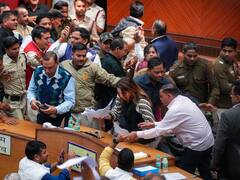 MCD सदन में लात-घूसे के बाद अब शुरू हुआ Video वार, BJP और AAP ने जारी किया फुटेज