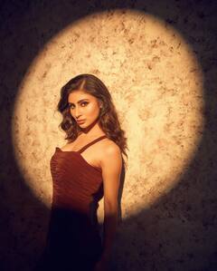 Mouni Roy Photos:  మౌనీ రాయ్‌ గ్లామర్ షో