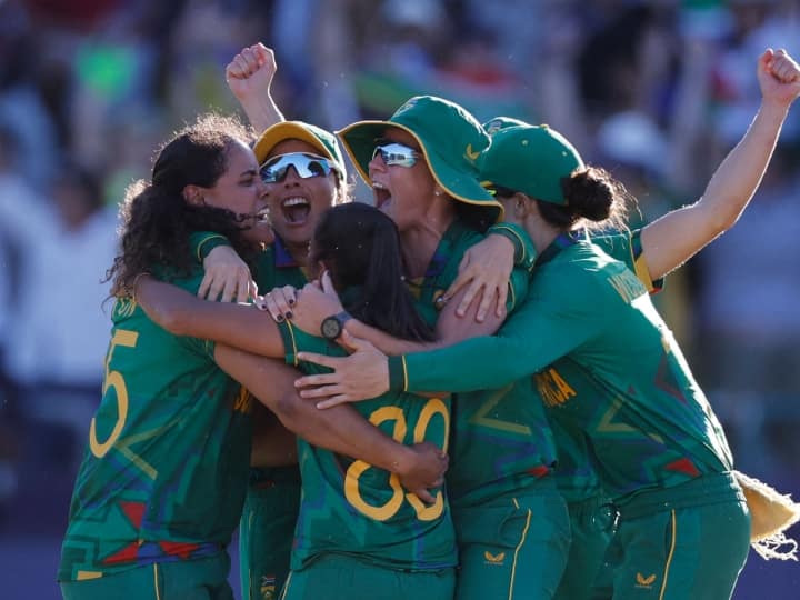 Women T20 WC 2023: साउथ अफ्रीका की महिला टीम टी20 वर्ल्ड कप फाइनल में पहली बार एंट्री करने में सफल रही. वहीं पुरुष टीम आज तक किसी भी फॉर्मट के विश्व कप फाइनल तक नहीं पहुंच पाई.
