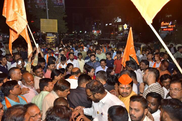 औरंगाबाद शहराचे नाव बदलताच ठिकठिकाणी जल्लोष करण्यात आले.