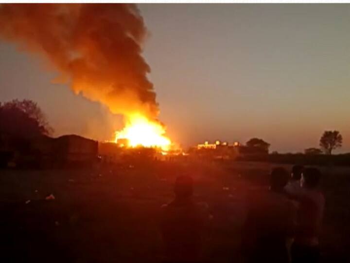 अहमदनगर जिल्ह्यातील शेवगाव तालुक्यातील सीमा हद्दीपासून जवळच असलेल्या बाबुळगाव येथील गंगामाई साखर कारखान्याच्या डीसलरी विभागात मोठा स्फोट झालाया.