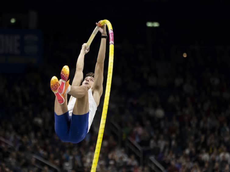 WATCH: Armand Duplantis Sets New Pole Vault World Record In Third Attempt To Clear The Height; Video Goes Viral WATCH: Armand Duplantis Sets New Pole Vault World Record In Third Attempt To Clear The Height; Video Goes Viral