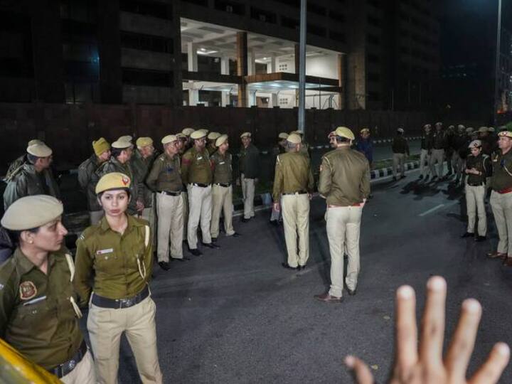 ‘सिसोदिया समेत आप के 36 नेताओं की गिरफ्तारी का दावा’, दिल्ली पुलिस का भी आया बयान