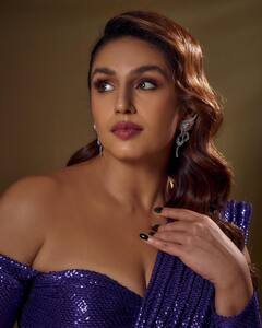 Huma Qureshi Photos: हुमा कुरैशी ने ब्लू शिमर साड़ी में ढाया कहर, किलर लुक से बढ़ा दी फैंस के दिलों की धड़कनें