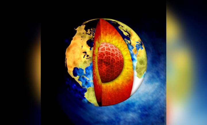 কিন্তু একের পর এক ভূমিকম্পই সেই ধারণা বদলে দিল এ বার। তরল লাভা নয়, বরং পৃথিবীর অন্তঃস্থলে লোহা এবং নিকেলের মিশ্রণে তৈরি, ৭২৫ কিলোমিটার চওড়া একটি গোলক রয়েছে বলে উঠল দাবি।