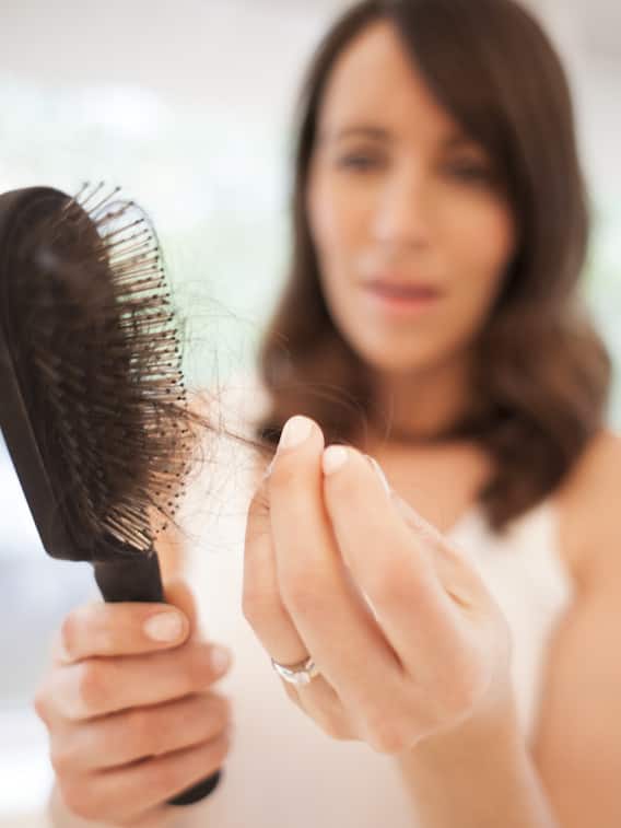 હેર લોસની સમસ્યાથી પરેશાન છો? આ ઉપાય અજમાવી જુઓ