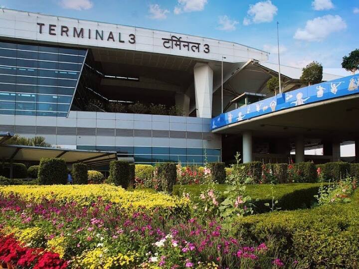 Crime Chennai : கோடிக்கணக்கில் தங்கம்.. ஏர் இந்தியா ஊழியர் கைது.. தலைசுற்ற வைக்கும் கடத்தல் சம்பவம்..! Chennai airport air india employee arrested on gold seizes Crime Chennai : கோடிக்கணக்கில் தங்கம்.. ஏர் இந்தியா ஊழியர் கைது.. தலைசுற்ற வைக்கும் கடத்தல் சம்பவம்..!