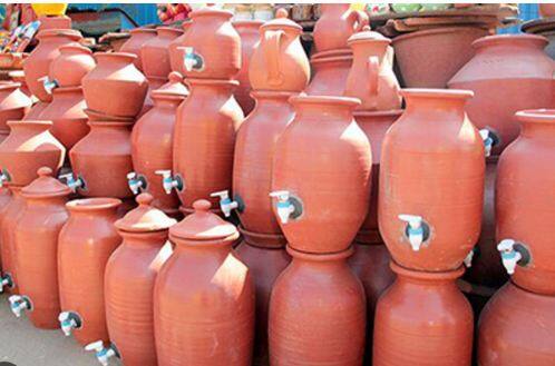 Time for a country fridge In the change of weather drink water from a pot instead of the fridge ਦੇਸੀ ਫਰਿੱਜ ਦਾ ਸਮਾਂ! ਬਦਲੇ ਮੌਸਮ 'ਚ ਫਰਿਜ ਨਹੀਂ ਸਗੋਂ ਪੀਓ ਘੜੇ ਦਾ ਪਾਣੀ