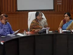 रद्दी को रीसाइकल कर बना रहे लिफाफे, कैरी बैग और फाइलें, इस यूनिवर्सिटी के इनोवेशन से लाखों की बचत