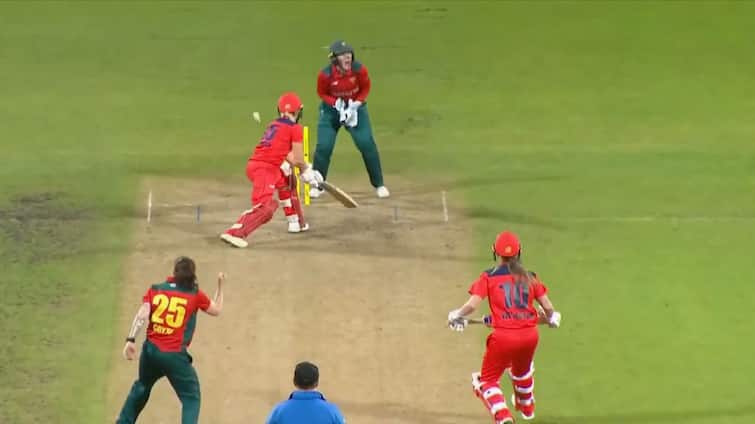 WATCH: Four Needed From Six Balls But Five Wickets Fall In Final Over In Australian Women's Domestic League Final Viral Video WATCH: Four Needed From Six Balls But Five Wickets Fall In Final Over In Australian Women's Domestic League Final