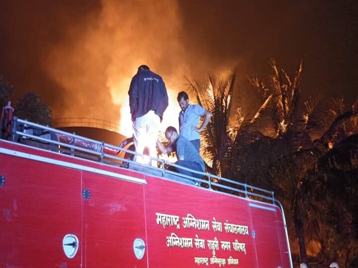 maharashtra News Ahmednagar News Fire at Gangamai Sugar Factory ethanol plant in Ahmednagar The rescue team spent the night awake अहमदनगरमधील इथेनॉल प्लँटमध्ये आग, बचाव पथकाने रात्र जागून काढली; 'त्या' नऊ तासात काय घडलं